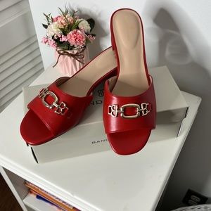 Bandolino Red Cello Slip-On Sandals, Size 9M.